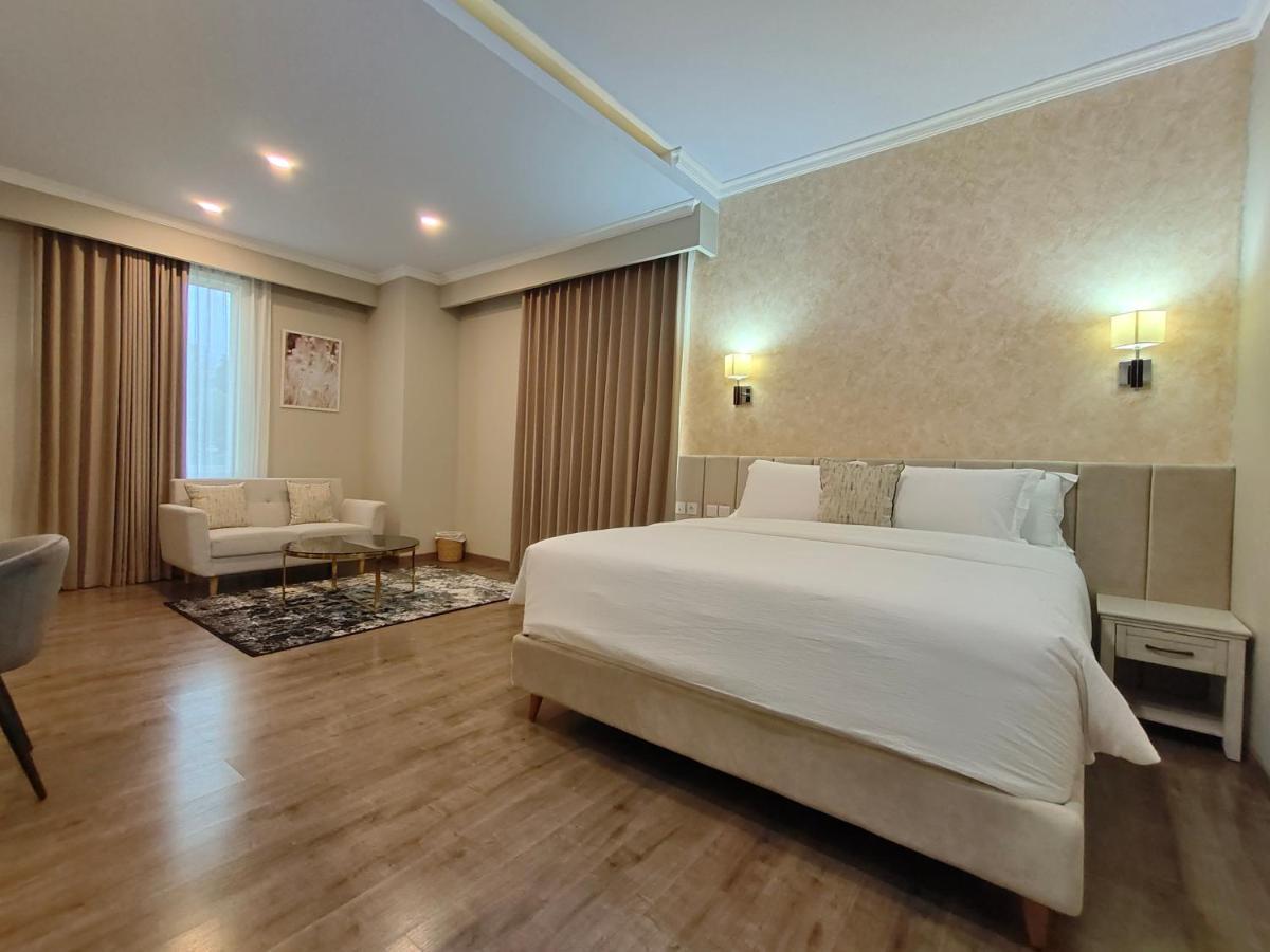 Executive Suite,1315875346:JPEG